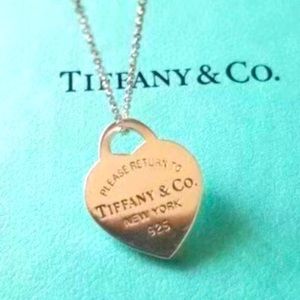 Tiffany’s petite heart tag necklace